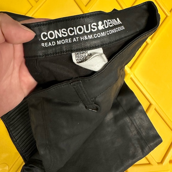 H&M Conscious Denim Coated Jeans - Picture 5 of 15